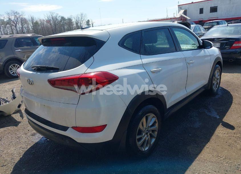 Photo 4 of 2017 Hyundai Tucson SE (VIN KM8J23A44HU571248)