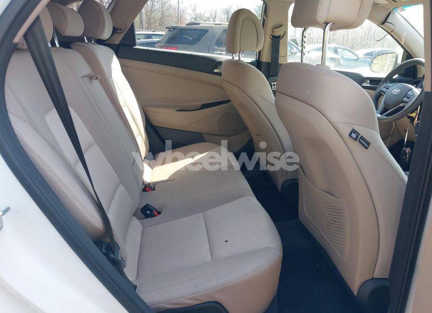 Photo 8 of 2017 Hyundai Tucson SE (VIN KM8J23A44HU571248)