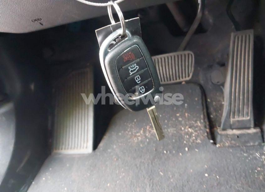 Photo 11 of 2019 Hyundai Tucson SE (VIN KM8J23A45KU066777)