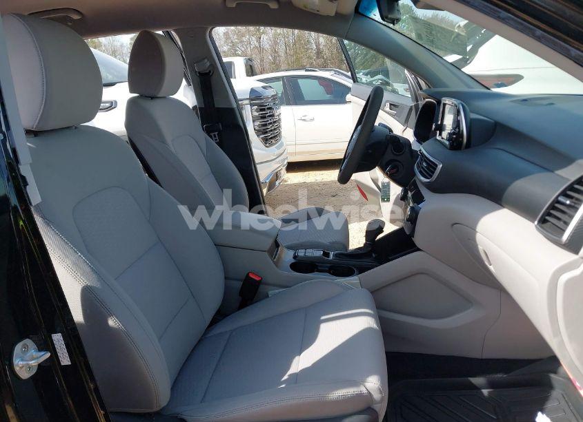 Photo 5 of 2019 Hyundai Tucson SE (VIN KM8J23A45KU921641)