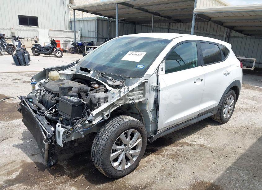 Photo 2 of 2020 Hyundai Tucson SE (VIN KM8J23A45LU212774)