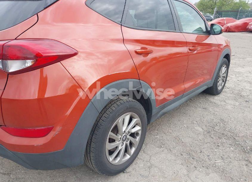Photo 6 of 2017 Hyundai Tucson SE (VIN KM8J23A46HU387316)