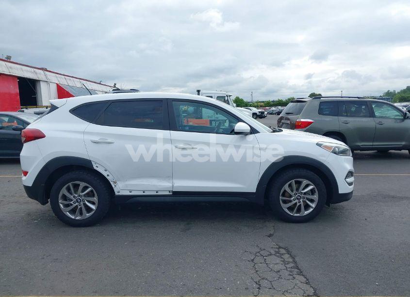 Photo 14 of 2016 Hyundai Tucson SE (VIN KM8J23A47GU040849)
