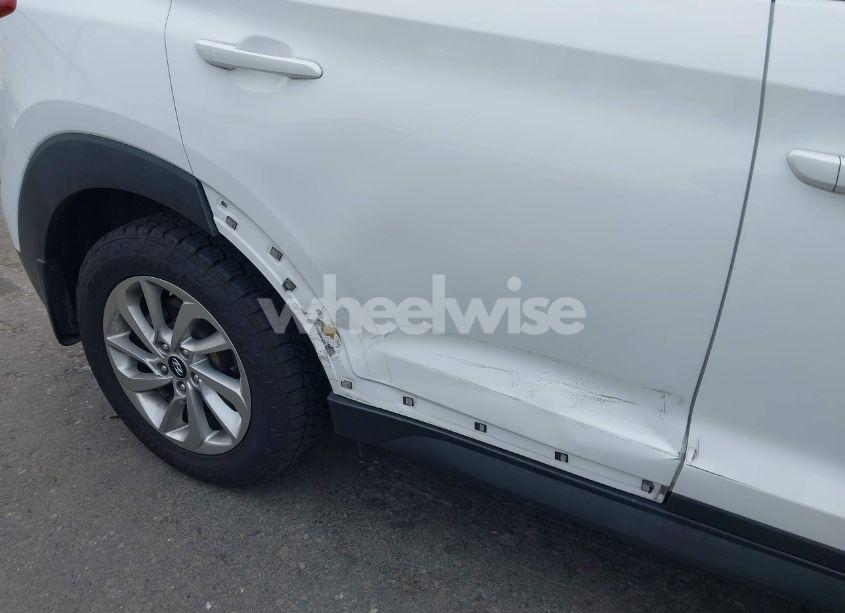 Photo 6 of 2016 Hyundai Tucson SE (VIN KM8J23A47GU040849)