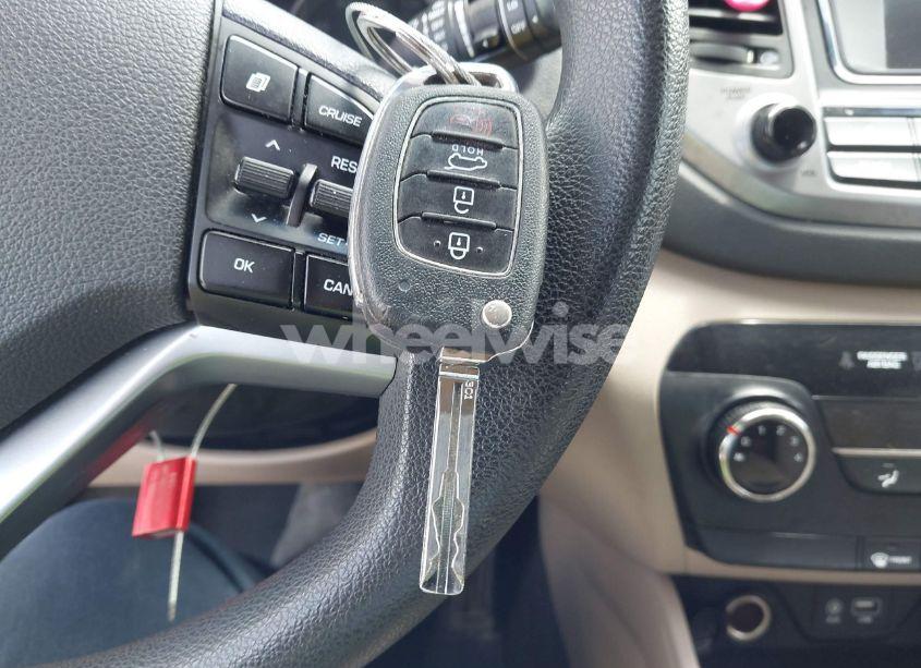 Photo 11 of 2016 Hyundai Tucson SE (VIN KM8J23A47GU110897)