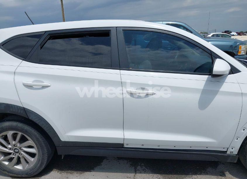 Photo 14 of 2016 Hyundai Tucson SE (VIN KM8J23A47GU110897)