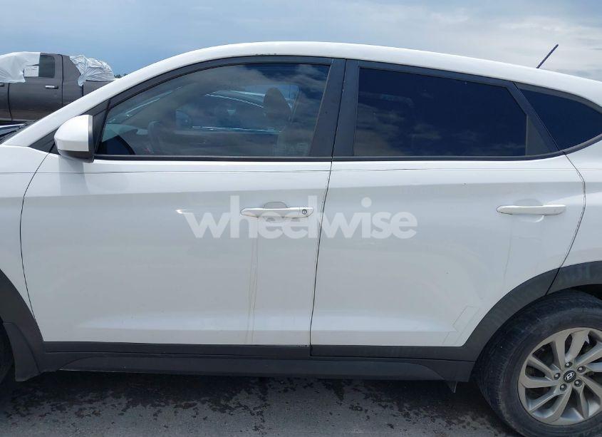 Photo 15 of 2016 Hyundai Tucson SE (VIN KM8J23A47GU110897)