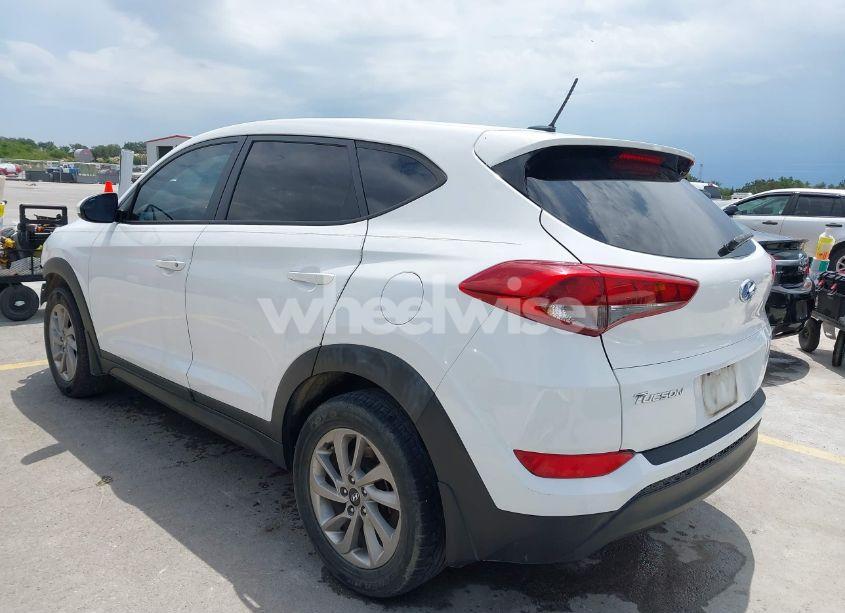 Photo 3 of 2016 Hyundai Tucson SE (VIN KM8J23A47GU110897)