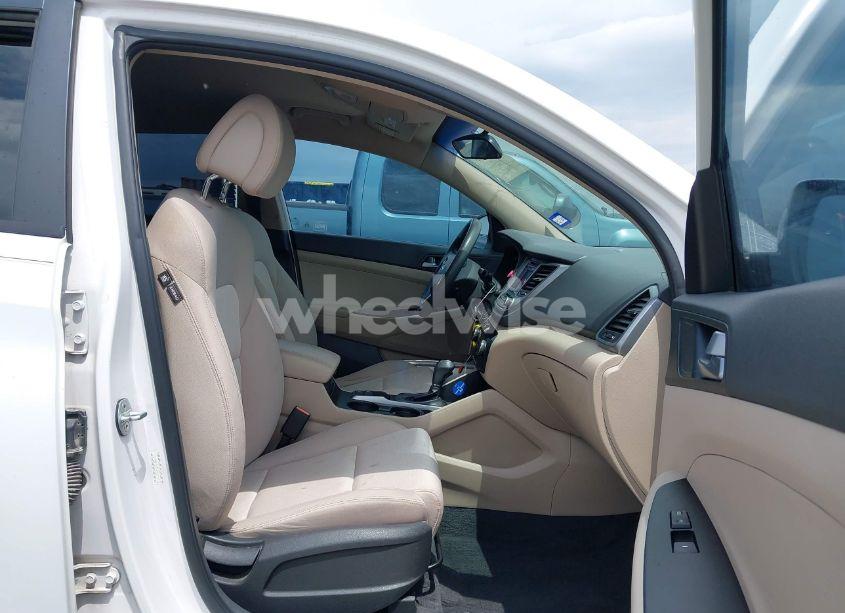 Photo 5 of 2016 Hyundai Tucson SE (VIN KM8J23A47GU110897)