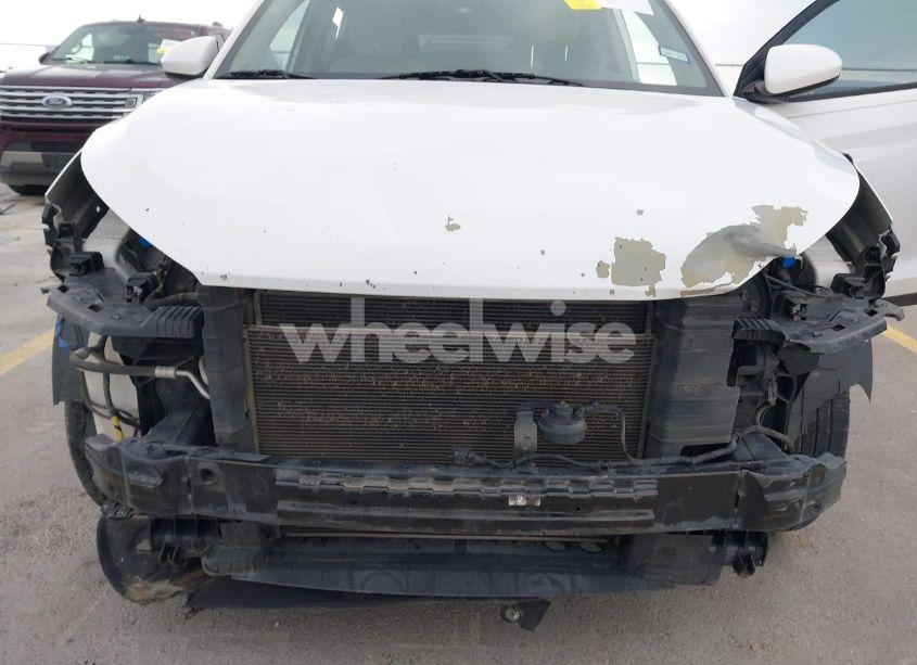 Photo 6 of 2016 Hyundai Tucson SE (VIN KM8J23A47GU110897)