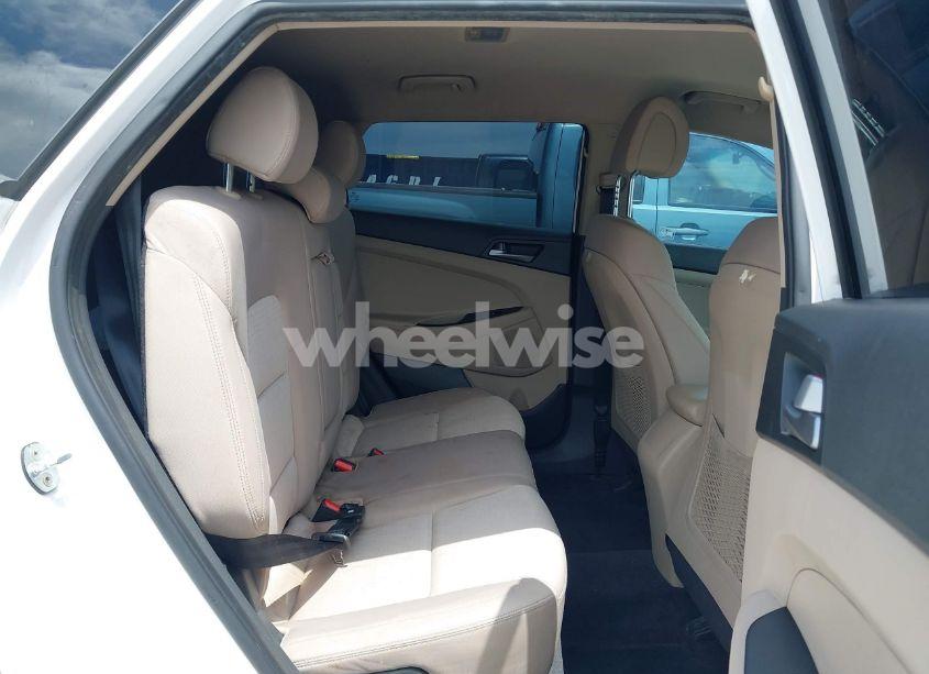 Photo 8 of 2016 Hyundai Tucson SE (VIN KM8J23A47GU110897)