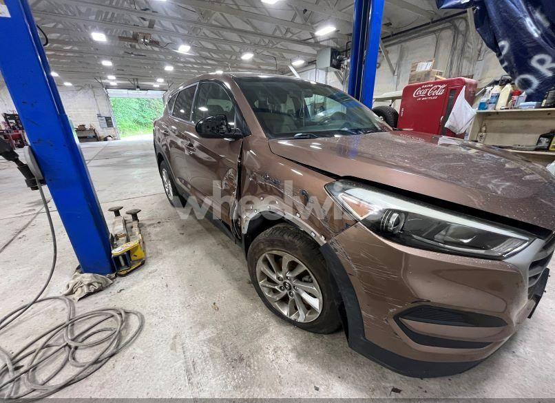 2017 Hyundai Tucson SE (VIN KM8J23A47HU268187) main photo