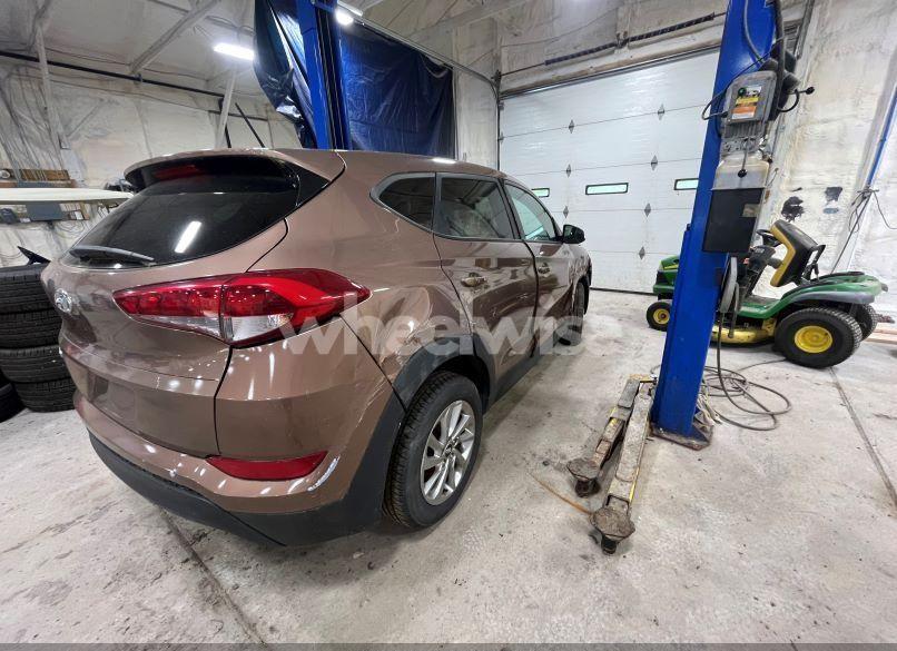 Photo 4 of 2017 Hyundai Tucson SE (VIN KM8J23A47HU268187)