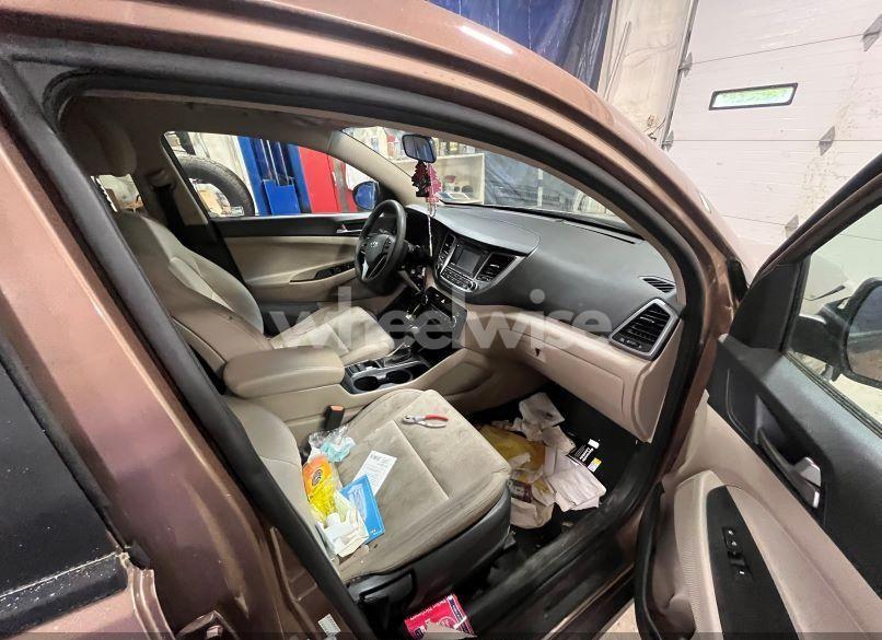 Photo 5 of 2017 Hyundai Tucson SE (VIN KM8J23A47HU268187)