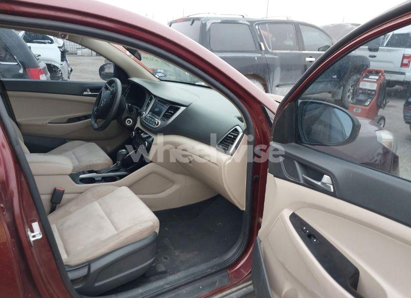 Photo 5 of 2017 Hyundai Tucson SE (VIN KM8J23A47HU431498)