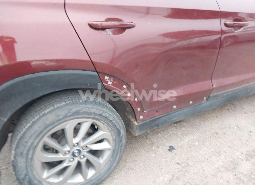 Photo 6 of 2017 Hyundai Tucson SE (VIN KM8J23A47HU431498)