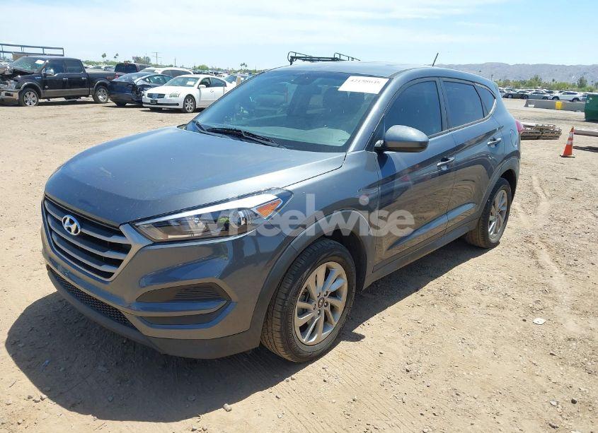 Photo 2 of 2017 Hyundai Tucson SE (VIN KM8J23A47HU539717)