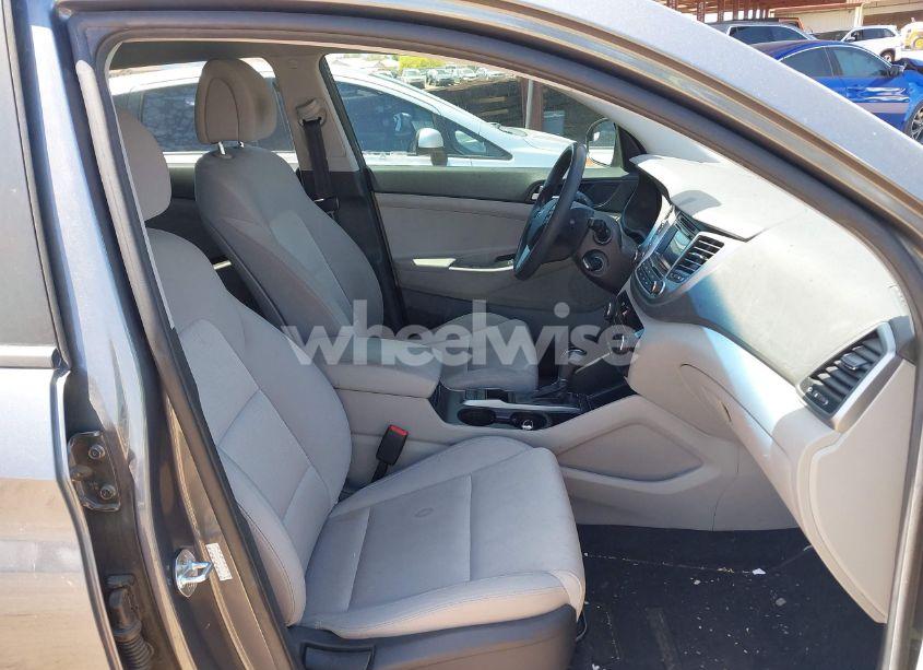 Photo 5 of 2017 Hyundai Tucson SE (VIN KM8J23A47HU539717)