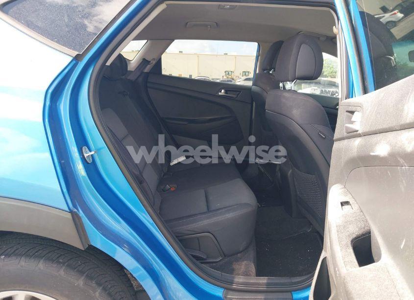 Photo 8 of 2018 Hyundai Tucson SE (VIN KM8J23A48JU621431)