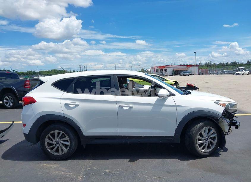 Photo 14 of 2018 Hyundai Tucson SE (VIN KM8J23A48JU812380)