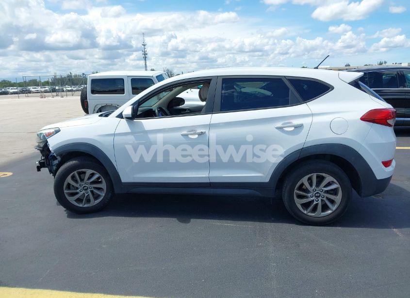 Photo 15 of 2018 Hyundai Tucson SE (VIN KM8J23A48JU812380)