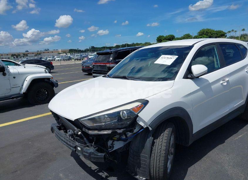 Photo 19 of 2018 Hyundai Tucson SE (VIN KM8J23A48JU812380)