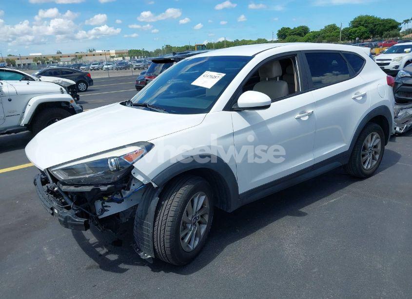 Photo 2 of 2018 Hyundai Tucson SE (VIN KM8J23A48JU812380)