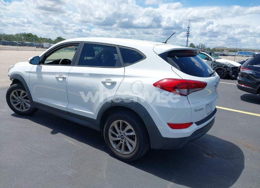 Photo 3 of 2018 Hyundai Tucson SE (VIN KM8J23A48JU812380)