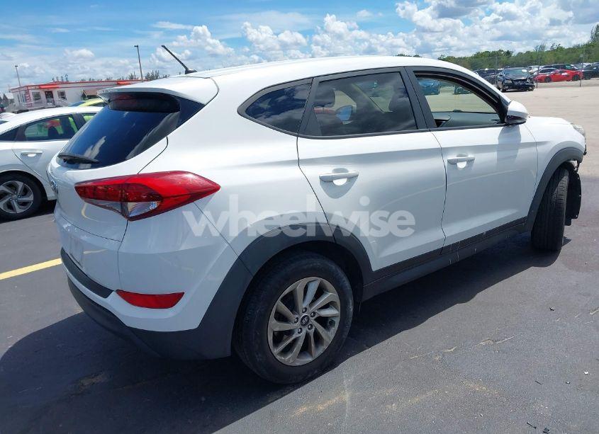 Photo 4 of 2018 Hyundai Tucson SE (VIN KM8J23A48JU812380)