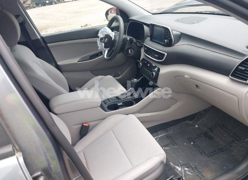 Photo 5 of 2019 Hyundai Tucson SE (VIN KM8J23A48KU843713)