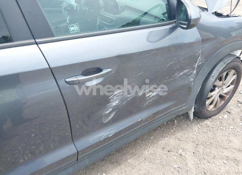 Photo 6 of 2019 Hyundai Tucson SE (VIN KM8J23A48KU843713)