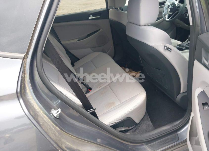 Photo 8 of 2019 Hyundai Tucson SE (VIN KM8J23A48KU843713)