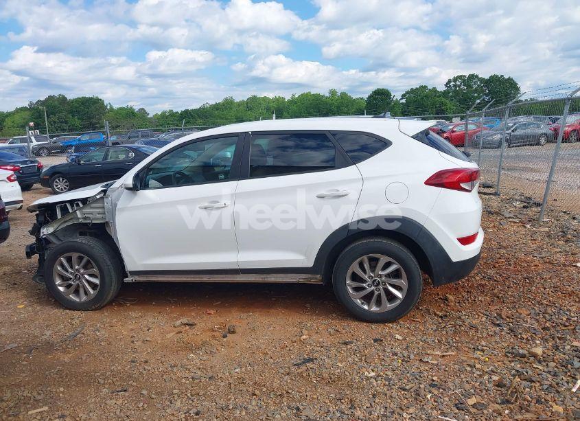 Photo 14 of 2017 Hyundai Tucson SE (VIN KM8J23A49HU580043)