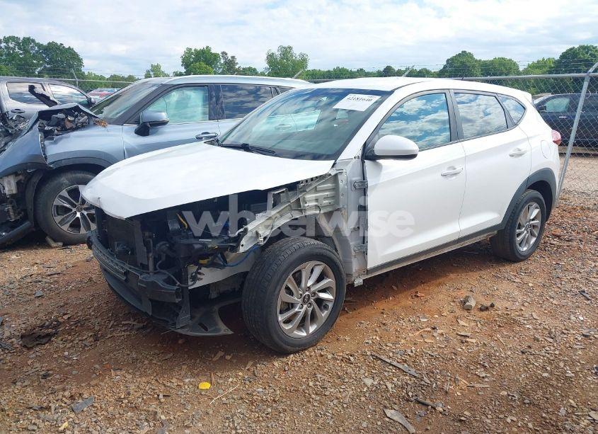 Photo 2 of 2017 Hyundai Tucson SE (VIN KM8J23A49HU580043)