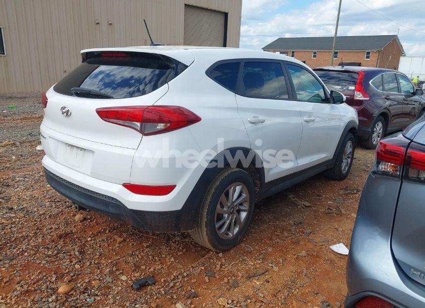 Photo 4 of 2017 Hyundai Tucson SE (VIN KM8J23A49HU580043)