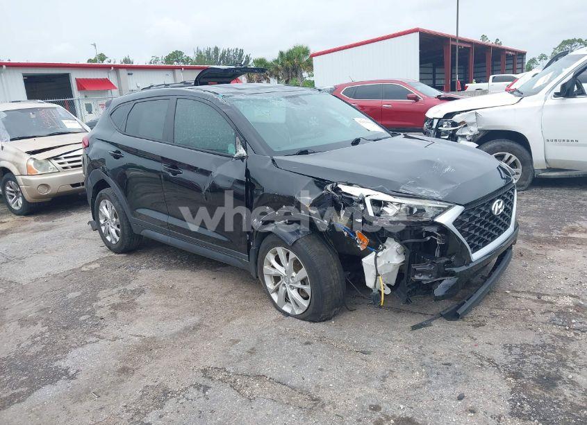 2020 Hyundai Tucson SE (VIN KM8J23A4XLU076027) main photo