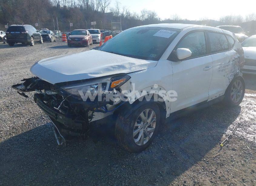 Photo 2 of 2019 Hyundai Tucson SE (VIN KM8J2CA40KU868928)