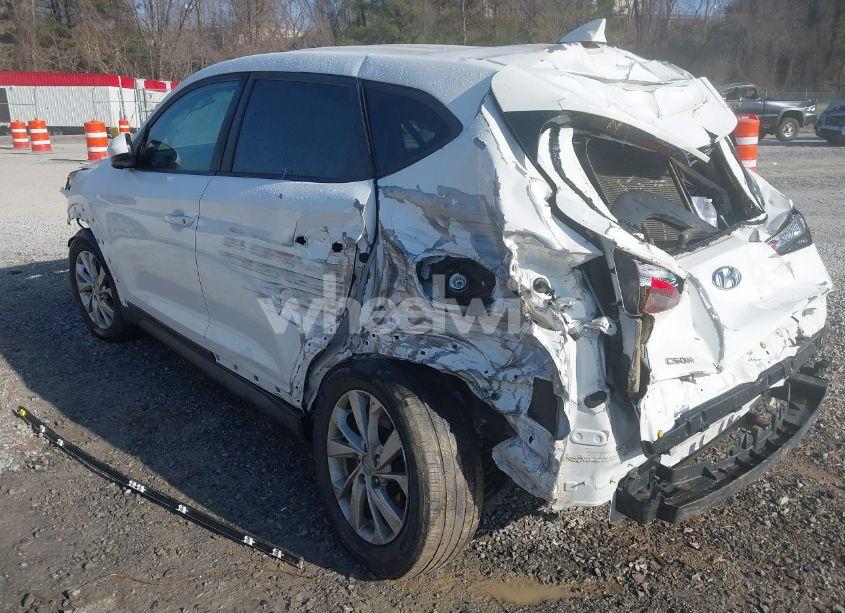 Photo 3 of 2019 Hyundai Tucson SE (VIN KM8J2CA40KU868928)