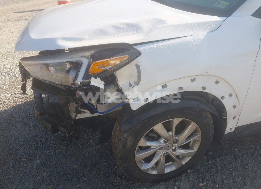 Photo 6 of 2019 Hyundai Tucson SE (VIN KM8J2CA40KU868928)