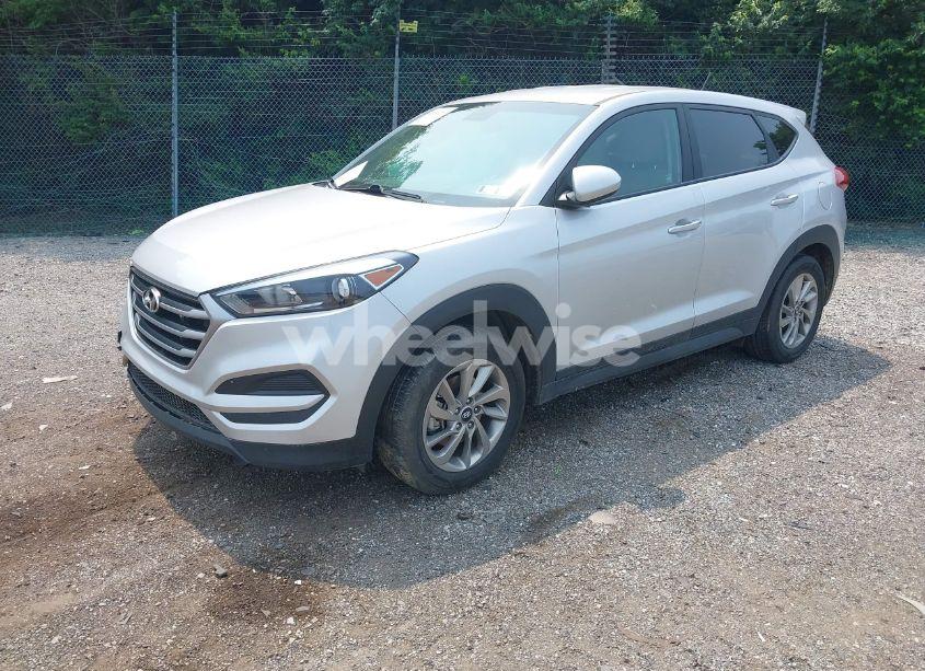 Photo 2 of 2018 Hyundai Tucson SE (VIN KM8J2CA42JU768621)