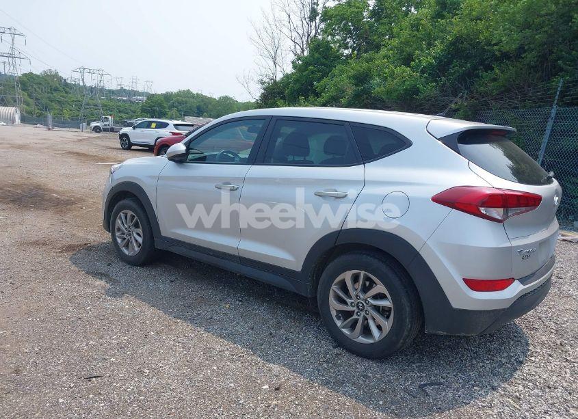 Photo 3 of 2018 Hyundai Tucson SE (VIN KM8J2CA42JU768621)