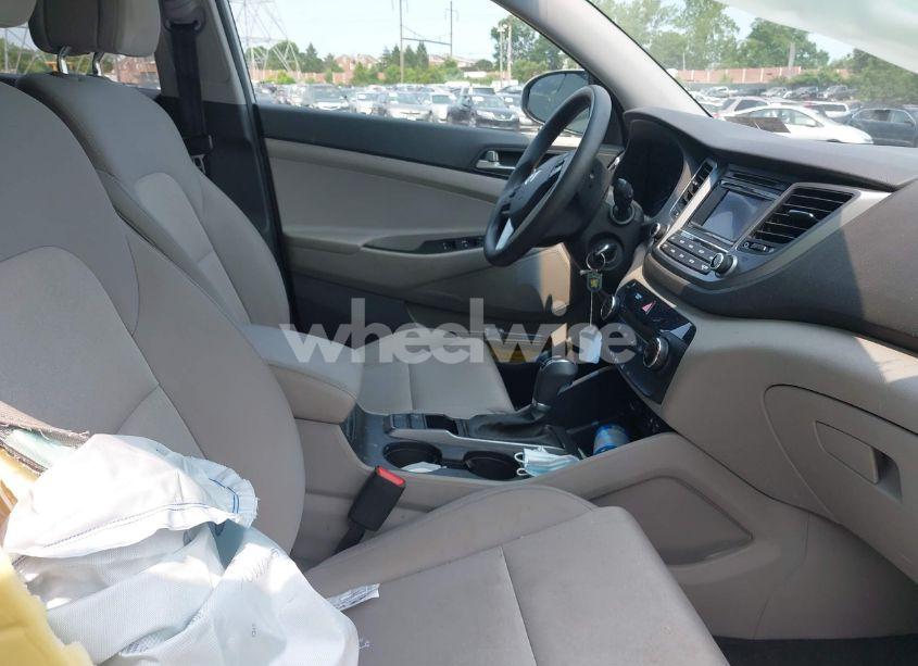 Photo 5 of 2018 Hyundai Tucson SE (VIN KM8J2CA42JU768621)