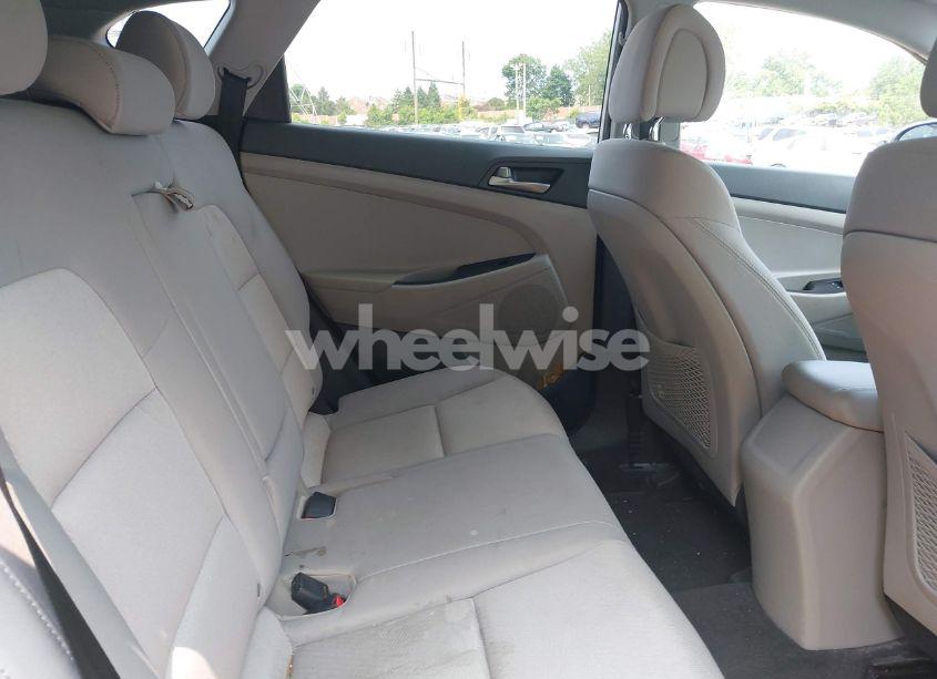 Photo 8 of 2018 Hyundai Tucson SE (VIN KM8J2CA42JU768621)