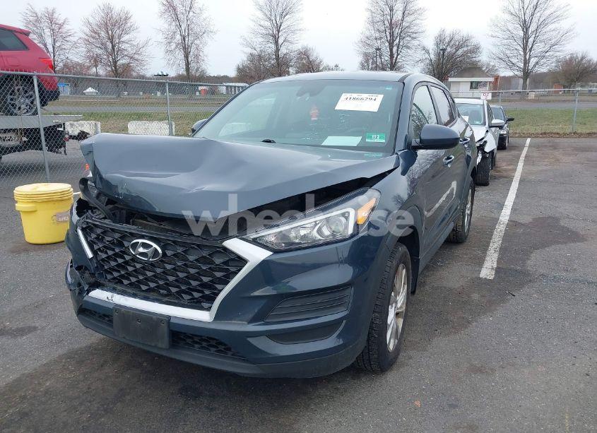 Photo 2 of 2019 Hyundai Tucson SE (VIN KM8J2CA42KU842699)