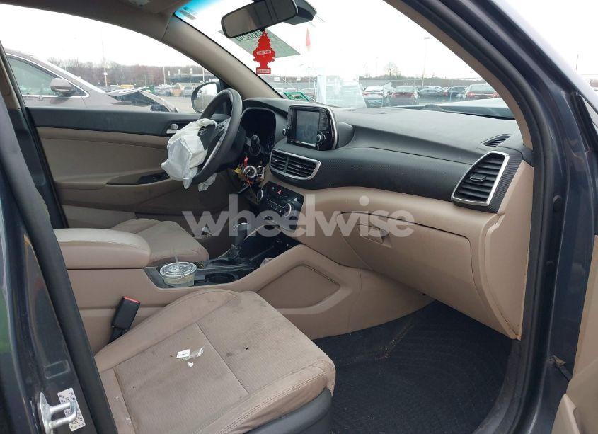 Photo 5 of 2019 Hyundai Tucson SE (VIN KM8J2CA42KU842699)