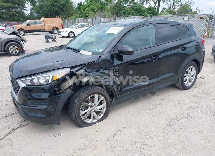 Photo 2 of 2020 Hyundai Tucson SE (VIN KM8J2CA42LU107612)