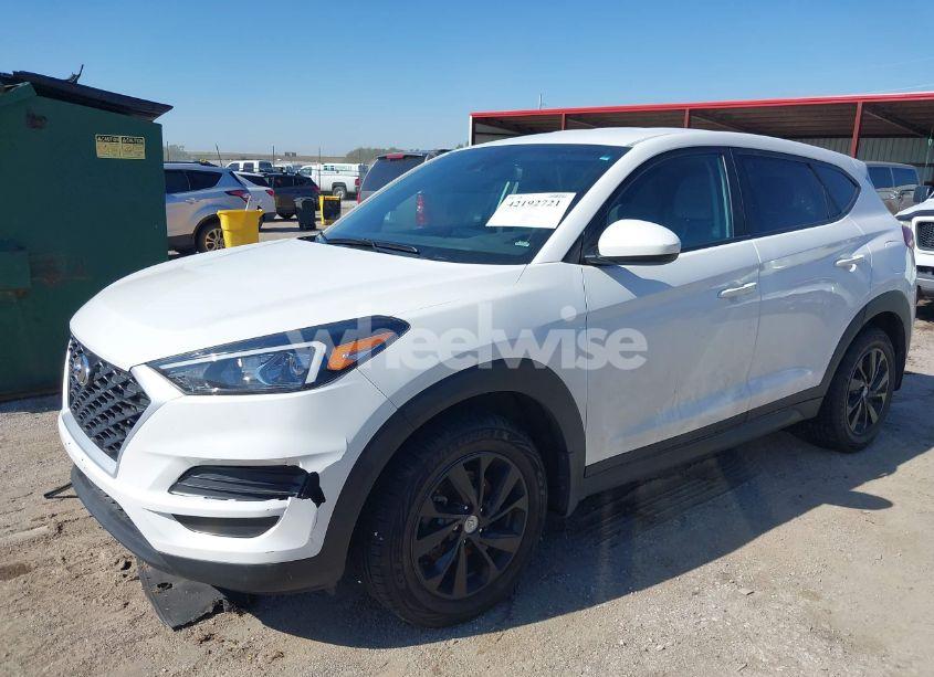 Photo 2 of 2020 Hyundai Tucson SE (VIN KM8J2CA42LU154252)