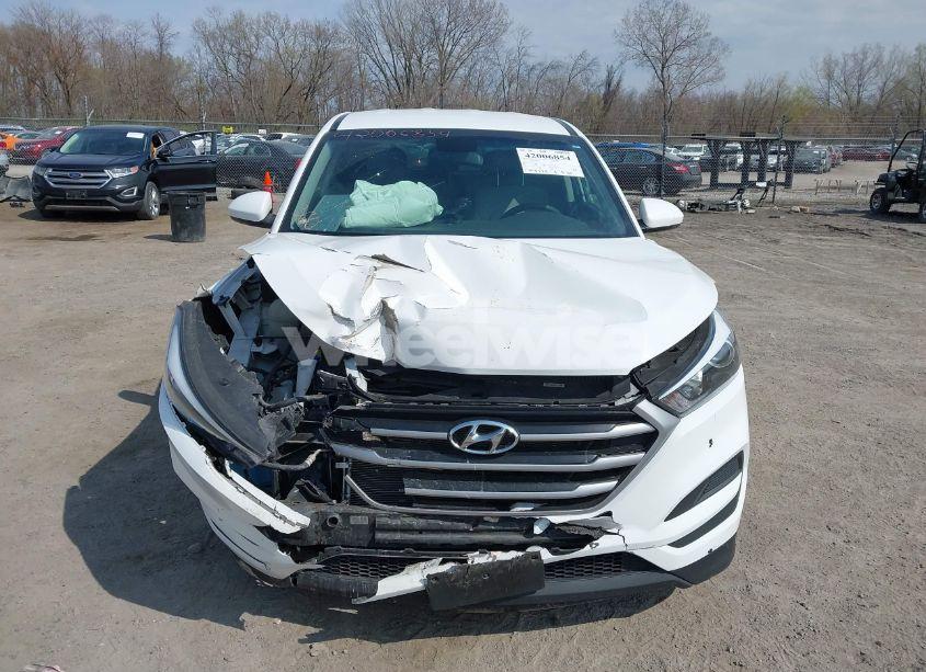 Photo 12 of 2018 Hyundai Tucson SE (VIN KM8J2CA43JU710419)
