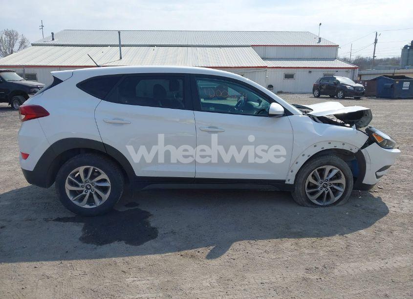 Photo 13 of 2018 Hyundai Tucson SE (VIN KM8J2CA43JU710419)