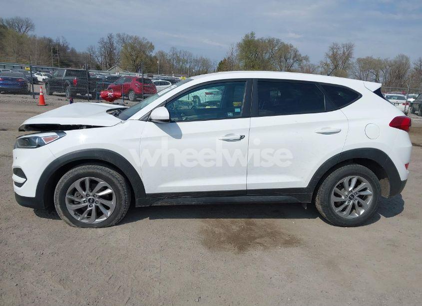 Photo 14 of 2018 Hyundai Tucson SE (VIN KM8J2CA43JU710419)